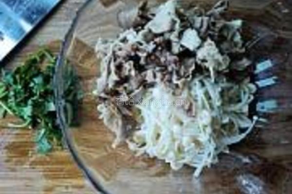 金针菇拌肥牛的做法图解4