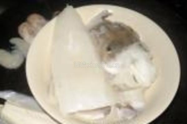 白灼墨鱼的做法图解2