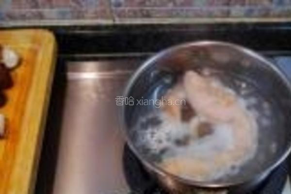 肥肠麻辣香锅的做法图解1
