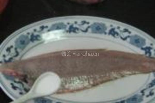 清蒸辣味方板鱼的做法图解1