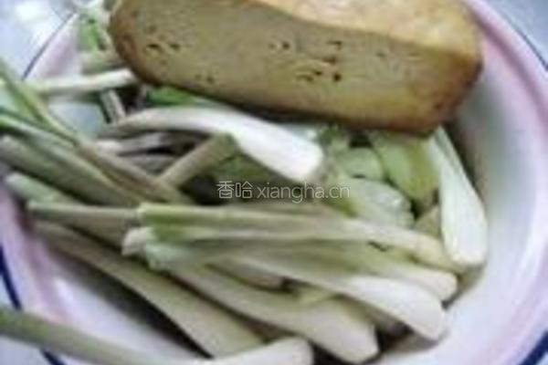 凉拌藠头香糕的做法图解1