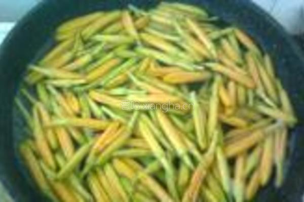鲜黄花菜滑肉丝的做法图解1