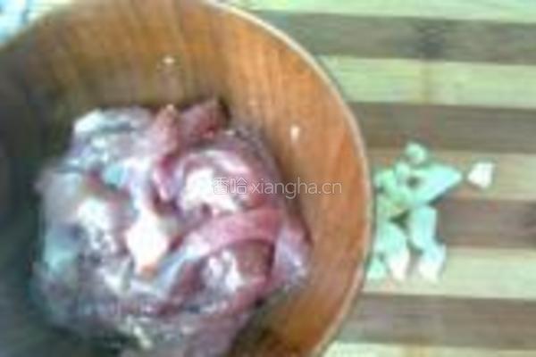 鲜黄花菜滑肉丝的做法图解3