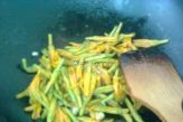 鲜黄花菜滑肉丝的做法图解5
