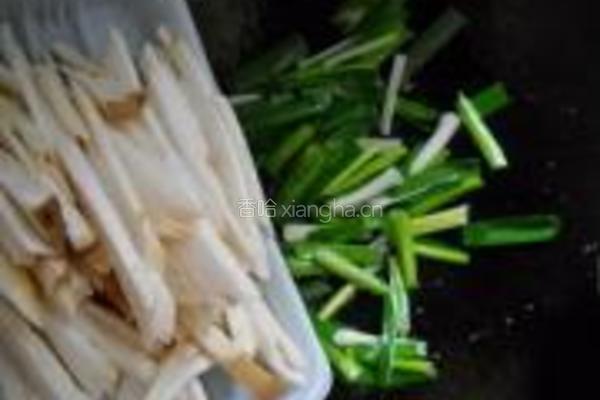 蒜苗杏鲍菇肉丝的做法图解6