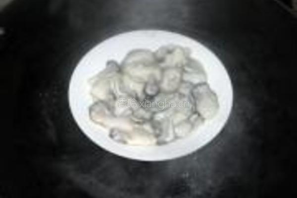 白酒蒜蓉煮生蚝的做法图解3