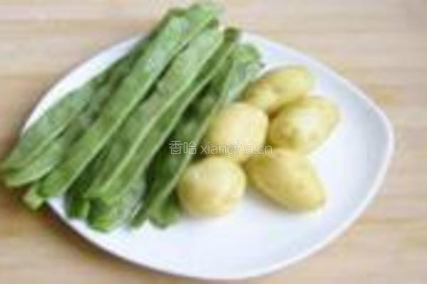 豆角土豆炖宽粉的做法图解1