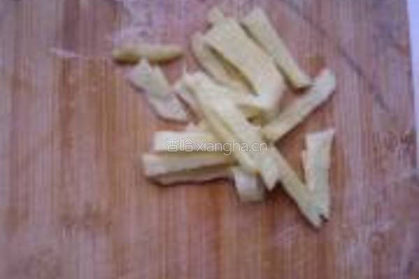苏子叶泡菜烧鲫鱼的做法图解3