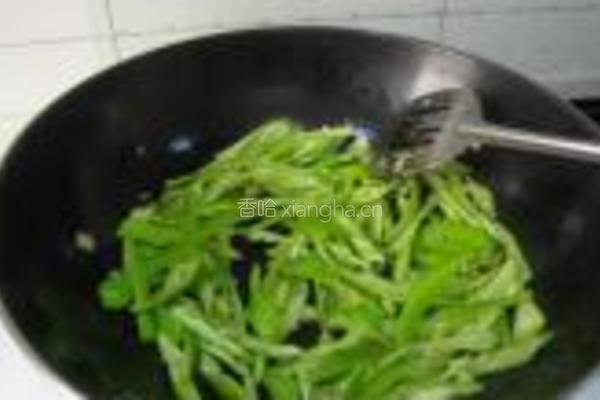 青椒熏香小鱼干的做法图解7