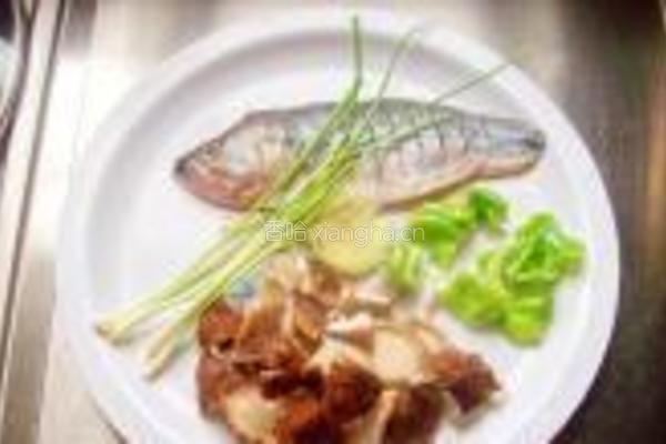 香葱香菇烤鲈鱼的做法图解3