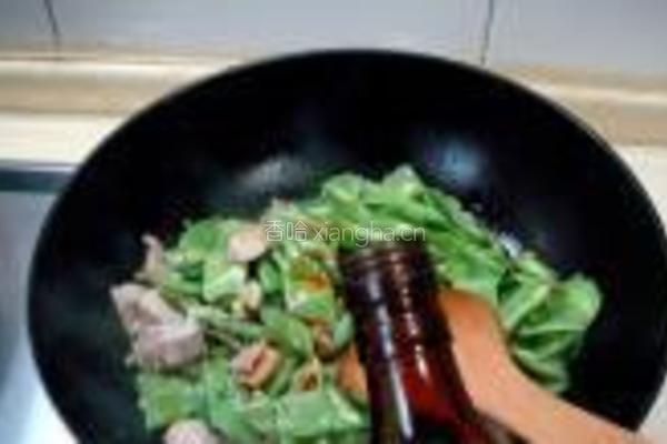 猪肉焖扁豆的做法图解2