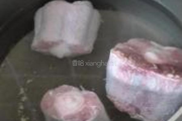 果蔬牛尾汤的做法图解1