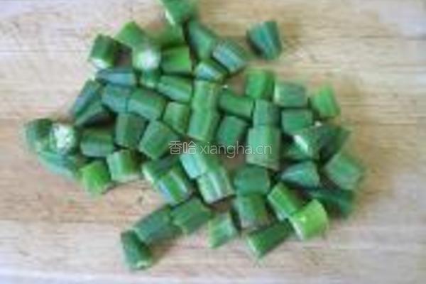 秋葵番茄炒鸡丁的做法图解2