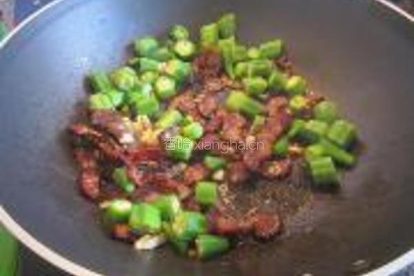 腊肉炒秋葵的做法图解5