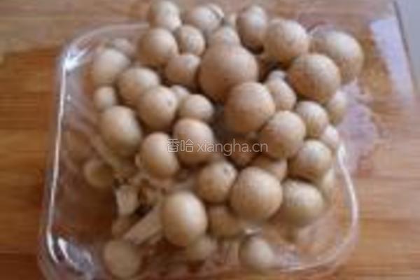 蟹味菇鱼头豆腐煲的做法图解1