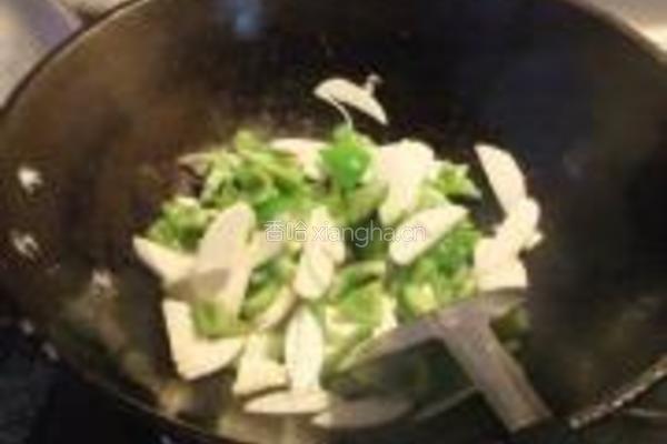 青椒茭白炒鸡肫的做法图解7
