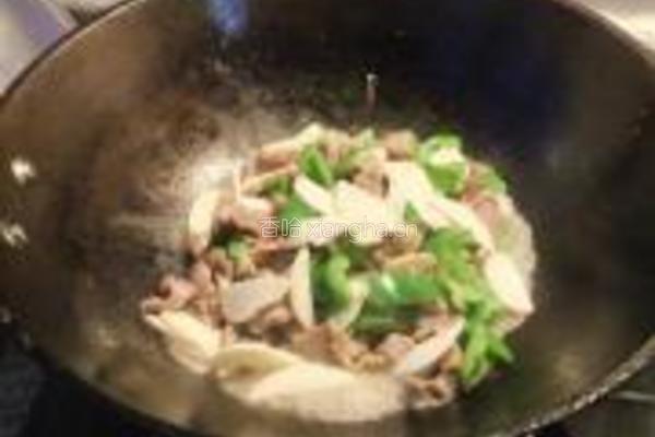 青椒茭白炒鸡肫的做法图解8