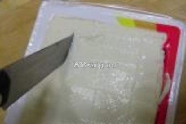 凉拌皮蛋豆腐的做法图解2