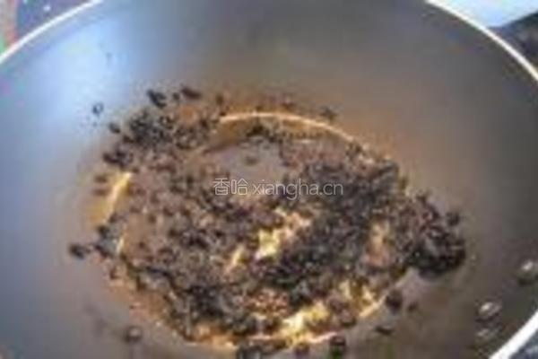 蒜头豆豉焖鸡珍的做法图解3