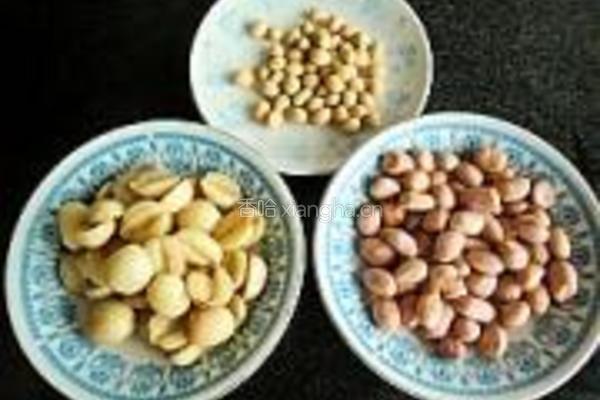 花生莲子豆浆的做法图解1