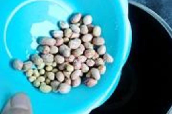 花生莲子豆浆的做法图解3