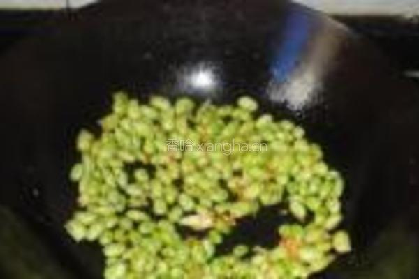 毛豆基围虾的做法图解2