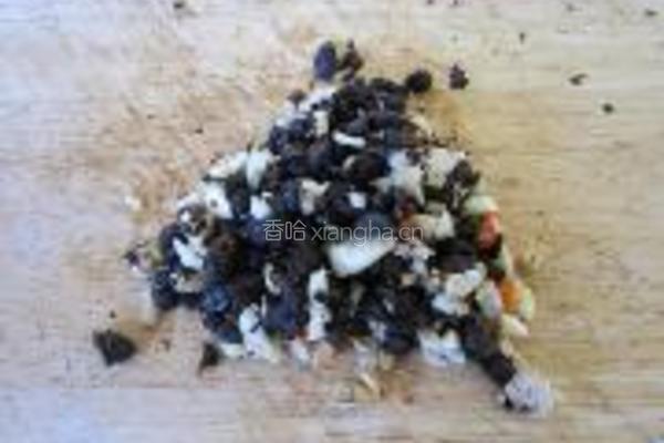 蒜头豆豉蒸海鳝的做法图解1