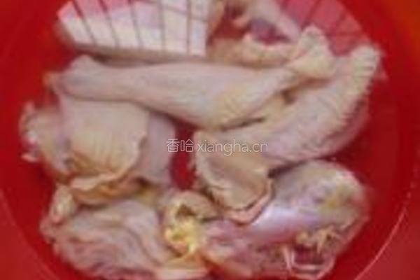 西洋参煲鸡汤的做法图解2