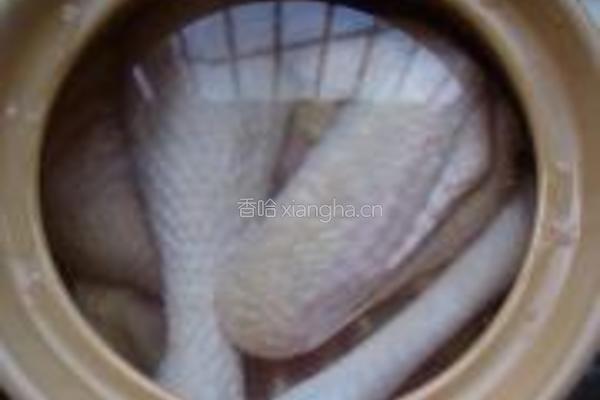 西洋参煲鸡汤的做法图解4