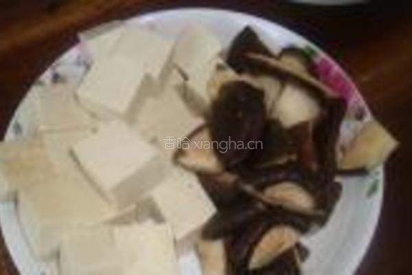鸡腿烧豆腐的做法图解2