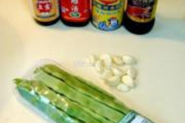 鱼露金蒜焖扁豆的做法图解1