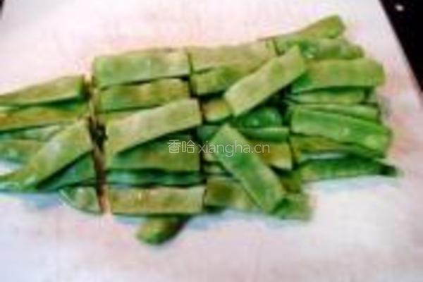 鱼露金蒜焖扁豆的做法图解2
