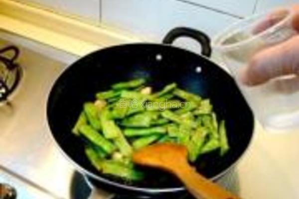 鱼露金蒜焖扁豆的做法图解9