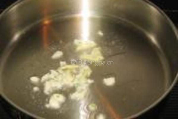蒜味剁椒炒蛏子的做法图解2