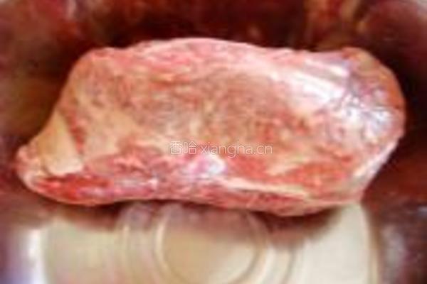 土豆炖牛腩的做法图解1