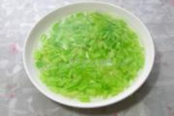 芹菜炒杏仁的做法图解5
