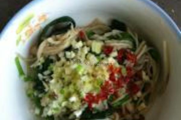 凉拌菠菜金针菇的做法图解9