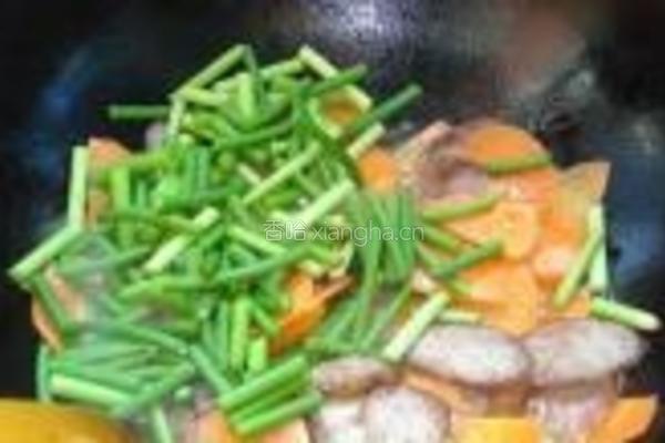 肉肠蒜薹胡萝卜的做法图解7