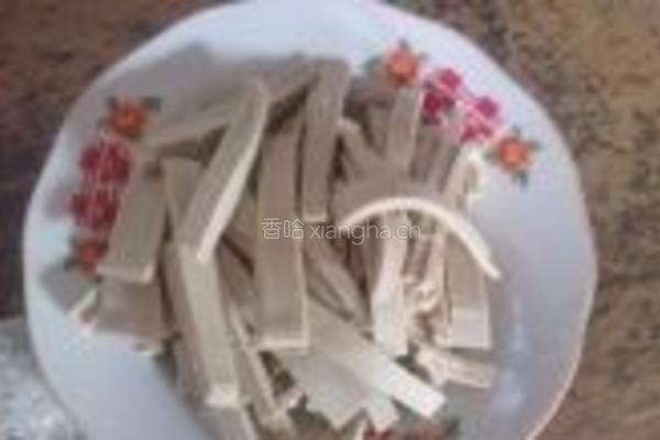 韭菜炒豆腐皮的做法图解2