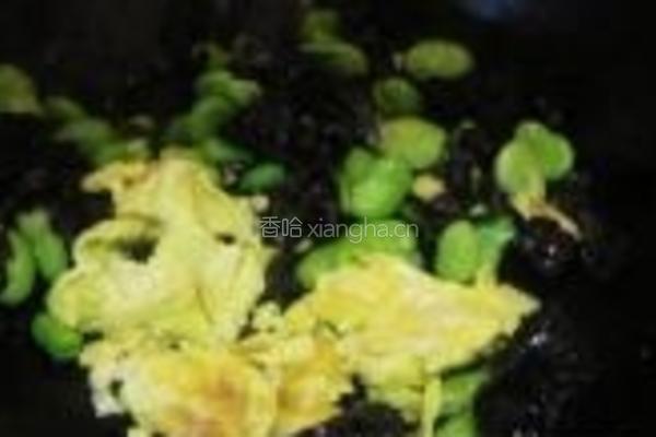 鸡蛋木耳炒蚕豆的做法图解5