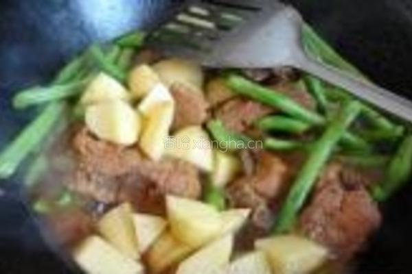排骨芸豆炖土豆的做法图解6
