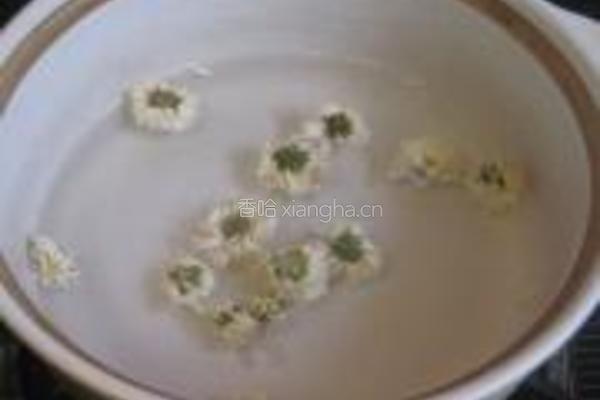 菊花枸杞糯米粥的做法图解2