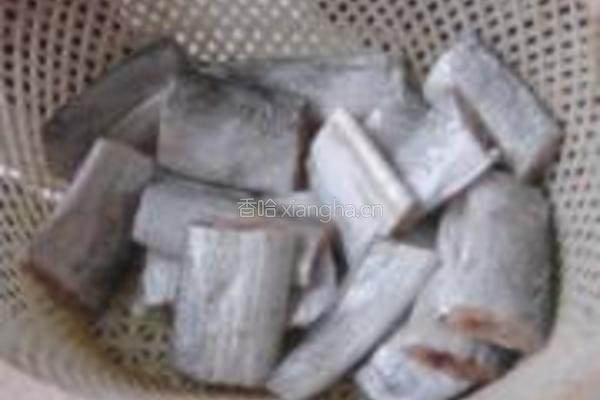 香辣毛豆煮带鱼的做法图解1