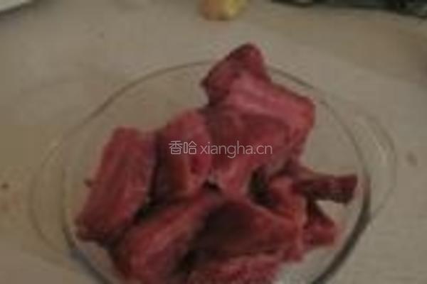 土豆烧排骨的做法图解1