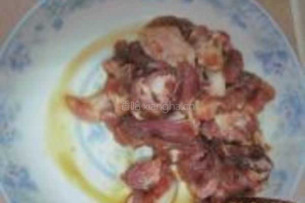 芹菜炒骨头肉的做法图解2