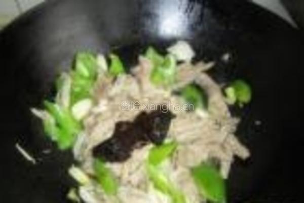 拆骨羊肉炒尖椒的做法图解5
