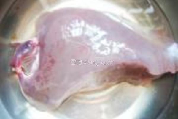 猪肝菠菜汤的做法图解1
