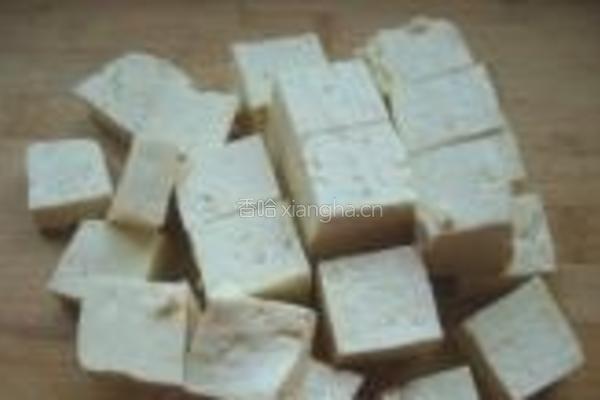小根蒜鸡蛋炒豆腐的做法图解3