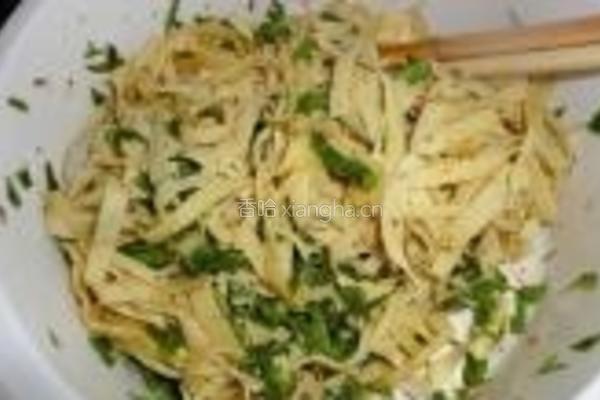 凉拌香椿豆腐皮的做法图解6
