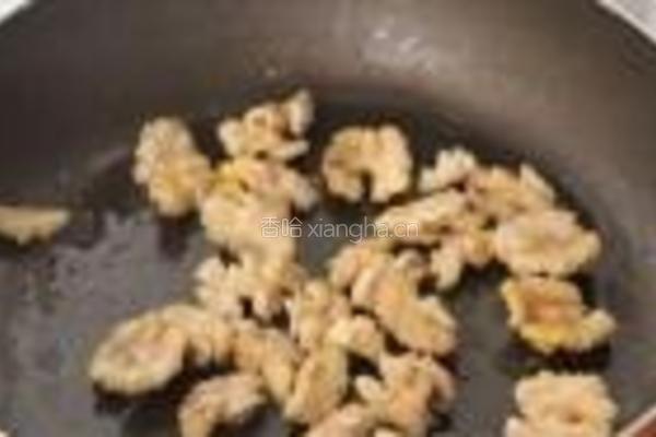 桃仁木耳豆腐煲的做法图解4